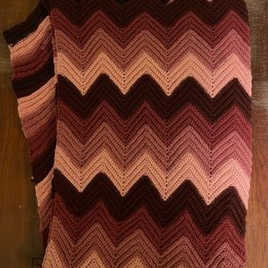 EUC Ombre Chevron Designed Cable Knit Throw Blanket